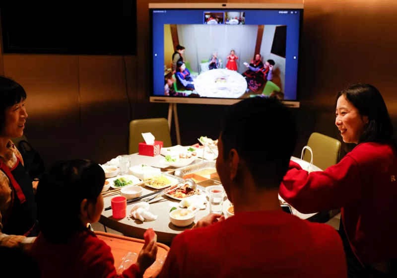 Famílias comemoram o ano novo chinês em casaFoto: Reuters