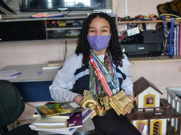 Anne Yasmim e as medalhas que conquistou - Foto: Uarlen Valério/OTempo