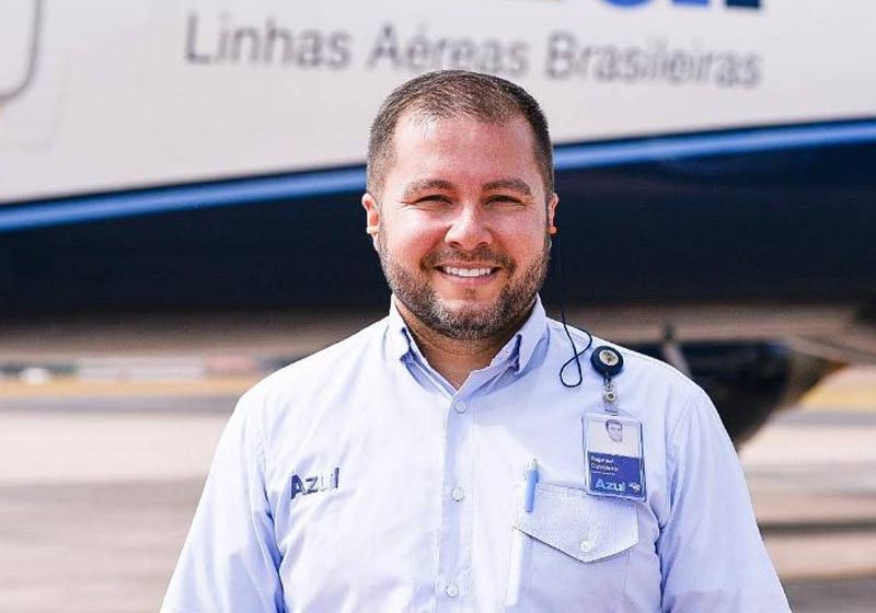 Raphael trabalha no guichê da Azul no Aeroporto de Campina Grande - Foto: Arquivo pessoal